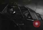Standbild japanische Kampfflugzeuge angreifen US-Kriegsschiffe im Zweiten Weltkrieg Pacific Theater, 1944, aus Sekunde 15 historischem Filmmaterial Videoclip 65675027687
