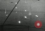 Standbild japanische Kampfflugzeuge angreifen US-Kriegsschiffe im Zweiten Weltkrieg Pacific Theater, 1944, aus Sekunde 43 historischem Filmmaterial Videoclip 65675027687