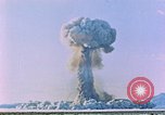Standbild Atomic Test erfüllt Nye County Nevada USA, 1957, aus Sekunde 33 historischem Filmmaterial Videoclip 65675027691