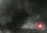 Standbild Japanische Kriegsschiffe Feuer schwere Geschütze in Live Fire Naval Übung Japan, 1941, aus Sekunde 5 historischem Filmmaterial Videoclip 65675027699