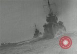 Standbild Japanische Kriegsschiffe Feuer schwere Geschütze in Live Fire Naval Übung Japan, 1941, aus Sekunde 10 historischem Filmmaterial Videoclip 65675027699