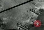 Standbild Japanische Kriegsschiffe Feuer schwere Geschütze in Live Fire Naval Übung Japan, 1941, aus Sekunde 15 historischem Filmmaterial Videoclip 65675027699