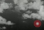 Standbild Japanische Kriegsschiffe Feuer schwere Geschütze in Live Fire Naval Übung Japan, 1941, aus Sekunde 25 historischem Filmmaterial Videoclip 65675027699