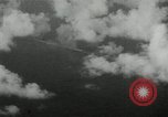 Standbild Japanische Kriegsschiffe Feuer schwere Geschütze in Live Fire Naval Übung Japan, 1941, aus Sekunde 26 historischem Filmmaterial Videoclip 65675027699