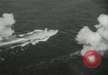 Standbild Japanische Kriegsschiffe Feuer schwere Geschütze in Live Fire Naval Übung Japan, 1941, aus Sekunde 35 historischem Filmmaterial Videoclip 65675027699