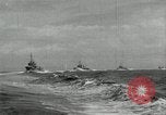 Standbild Japanische Kriegsschiffe Feuer schwere Geschütze in Live Fire Naval Übung Japan, 1941, aus Sekunde 43 historischem Filmmaterial Videoclip 65675027699