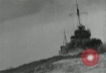 Standbild Japanische Kriegsschiffe Feuer schwere Geschütze in Live Fire Naval Übung Japan, 1941, aus Sekunde 48 historischem Filmmaterial Videoclip 65675027699