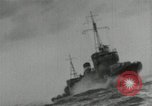Standbild Japanische Kriegsschiffe Feuer schwere Geschütze in Live Fire Naval Übung Japan, 1941, aus Sekunde 52 historischem Filmmaterial Videoclip 65675027699