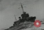 Standbild Japanische Kriegsschiffe Feuer schwere Geschütze in Live Fire Naval Übung Japan, 1941, aus Sekunde 53 historischem Filmmaterial Videoclip 65675027699