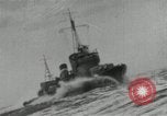 Standbild Japanische Kriegsschiffe Feuer schwere Geschütze in Live Fire Naval Übung Japan, 1941, aus Sekunde 54 historischem Filmmaterial Videoclip 65675027699