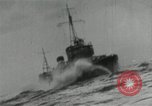 Standbild Japanische Kriegsschiffe Feuer schwere Geschütze in Live Fire Naval Übung Japan, 1941, aus Sekunde 55 historischem Filmmaterial Videoclip 65675027699
