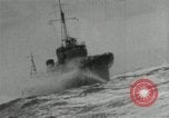 Standbild Japanische Kriegsschiffe Feuer schwere Geschütze in Live Fire Naval Übung Japan, 1941, aus Sekunde 56 historischem Filmmaterial Videoclip 65675027699