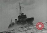 Standbild Japanische Kriegsschiffe Feuer schwere Geschütze in Live Fire Naval Übung Japan, 1941, aus Sekunde 57 historischem Filmmaterial Videoclip 65675027699