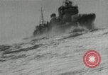 Standbild Japanische Kriegsschiffe Feuer schwere Geschütze in Live Fire Naval Übung Japan, 1941, aus Sekunde 61 historischem Filmmaterial Videoclip 65675027699