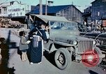 Standbild japanische Kinder nach Zweiten Weltkrieg Tokio Japan, 1945, aus Sekunde 11 historischem Filmmaterial Videoclip 65675027715