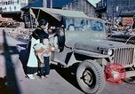 Standbild japanische Kinder nach Zweiten Weltkrieg Tokio Japan, 1945, aus Sekunde 21 historischem Filmmaterial Videoclip 65675027715