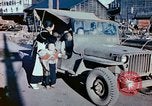 Standbild japanische Kinder nach Zweiten Weltkrieg Tokio Japan, 1945, aus Sekunde 22 historischem Filmmaterial Videoclip 65675027715