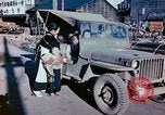 Standbild japanische Kinder nach Zweiten Weltkrieg Tokio Japan, 1945, aus Sekunde 23 historischem Filmmaterial Videoclip 65675027715