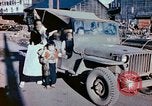 Standbild japanische Kinder nach Zweiten Weltkrieg Tokio Japan, 1945, aus Sekunde 26 historischem Filmmaterial Videoclip 65675027715
