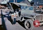 Standbild japanische Kinder nach Zweiten Weltkrieg Tokio Japan, 1945, aus Sekunde 29 historischem Filmmaterial Videoclip 65675027715