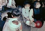 Standbild japanische Kinder nach Zweiten Weltkrieg Tokio Japan, 1945, aus Sekunde 30 historischem Filmmaterial Videoclip 65675027715