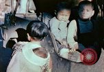 Standbild japanische Kinder nach Zweiten Weltkrieg Tokio Japan, 1945, aus Sekunde 32 historischem Filmmaterial Videoclip 65675027715