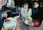 Standbild japanische Kinder nach Zweiten Weltkrieg Tokio Japan, 1945, aus Sekunde 35 historischem Filmmaterial Videoclip 65675027715