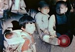 Standbild japanische Kinder nach Zweiten Weltkrieg Tokio Japan, 1945, aus Sekunde 36 historischem Filmmaterial Videoclip 65675027715