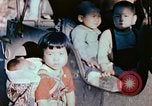 Standbild japanische Kinder nach Zweiten Weltkrieg Tokio Japan, 1945, aus Sekunde 38 historischem Filmmaterial Videoclip 65675027715