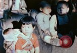 Standbild japanische Kinder nach Zweiten Weltkrieg Tokio Japan, 1945, aus Sekunde 40 historischem Filmmaterial Videoclip 65675027715