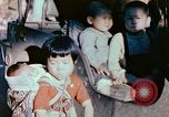 Standbild japanische Kinder nach Zweiten Weltkrieg Tokio Japan, 1945, aus Sekunde 41 historischem Filmmaterial Videoclip 65675027715