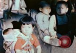 Standbild japanische Kinder nach Zweiten Weltkrieg Tokio Japan, 1945, aus Sekunde 42 historischem Filmmaterial Videoclip 65675027715