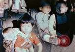 Standbild japanische Kinder nach Zweiten Weltkrieg Tokio Japan, 1945, aus Sekunde 43 historischem Filmmaterial Videoclip 65675027715