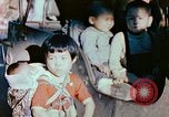 Standbild japanische Kinder nach Zweiten Weltkrieg Tokio Japan, 1945, aus Sekunde 44 historischem Filmmaterial Videoclip 65675027715