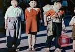 Standbild japanische Kinder nach Zweiten Weltkrieg Tokio Japan, 1945, aus Sekunde 45 historischem Filmmaterial Videoclip 65675027715