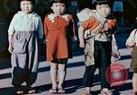 Standbild japanische Kinder nach Zweiten Weltkrieg Tokio Japan, 1945, aus Sekunde 47 historischem Filmmaterial Videoclip 65675027715