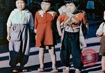 Standbild japanische Kinder nach Zweiten Weltkrieg Tokio Japan, 1945, aus Sekunde 48 historischem Filmmaterial Videoclip 65675027715