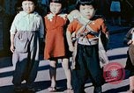 Standbild japanische Kinder nach Zweiten Weltkrieg Tokio Japan, 1945, aus Sekunde 49 historischem Filmmaterial Videoclip 65675027715