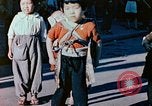 Standbild japanische Kinder nach Zweiten Weltkrieg Tokio Japan, 1945, aus Sekunde 52 historischem Filmmaterial Videoclip 65675027715