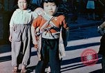 Standbild japanische Kinder nach Zweiten Weltkrieg Tokio Japan, 1945, aus Sekunde 53 historischem Filmmaterial Videoclip 65675027715