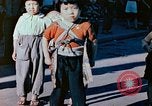 Standbild japanische Kinder nach Zweiten Weltkrieg Tokio Japan, 1945, aus Sekunde 54 historischem Filmmaterial Videoclip 65675027715