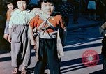 Standbild japanische Kinder nach Zweiten Weltkrieg Tokio Japan, 1945, aus Sekunde 55 historischem Filmmaterial Videoclip 65675027715