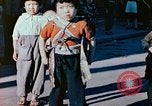 Standbild japanische Kinder nach Zweiten Weltkrieg Tokio Japan, 1945, aus Sekunde 56 historischem Filmmaterial Videoclip 65675027715
