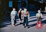 Standbild japanische Kinder nach Zweiten Weltkrieg Tokio Japan, 1945, aus Sekunde 57 historischem Filmmaterial Videoclip 65675027715