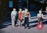 Standbild japanische Kinder nach Zweiten Weltkrieg Tokio Japan, 1945, aus Sekunde 58 historischem Filmmaterial Videoclip 65675027715