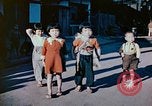Standbild japanische Kinder nach Zweiten Weltkrieg Tokio Japan, 1945, aus Sekunde 60 historischem Filmmaterial Videoclip 65675027715