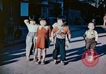Standbild japanische Kinder nach Zweiten Weltkrieg Tokio Japan, 1945, aus Sekunde 62 historischem Filmmaterial Videoclip 65675027715