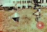Immagine di Giapponese Air Raid Shelter Tokyo Giappone, 1945, secondo 24 filmato di repertorio 65675027724