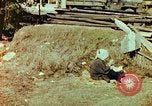 Immagine di Giapponese Air Raid Shelter Tokyo Giappone, 1945, secondo 45 filmato di repertorio 65675027724