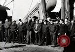 Immagine di Pistola Navy equipaggi New York United States USA, 1943, secondo 6 filmato di repertorio 65675027729